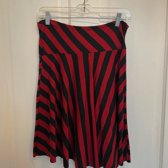 Striped Knit Skirt With Embroidered Parrot Detail (M) - Picture 4 of 6